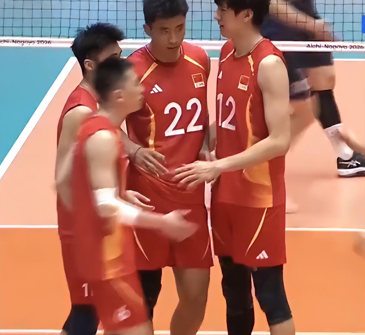 膝伤后还继续鏖战！张景胤轰13分硬如钢板 球迷不满海宁拒保护球员