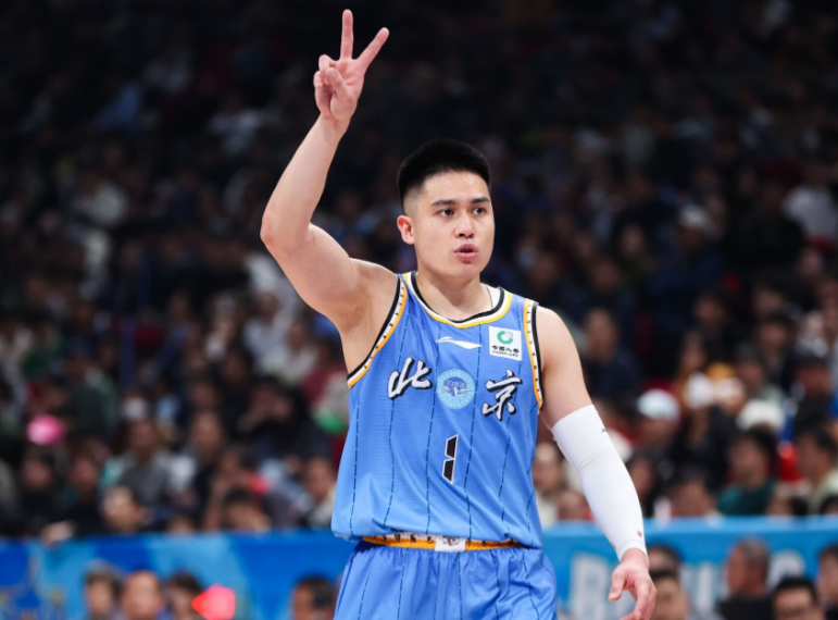 4战全胜！北京44分狂胜广州 布朗29+7+7三分陈盈骏22+8